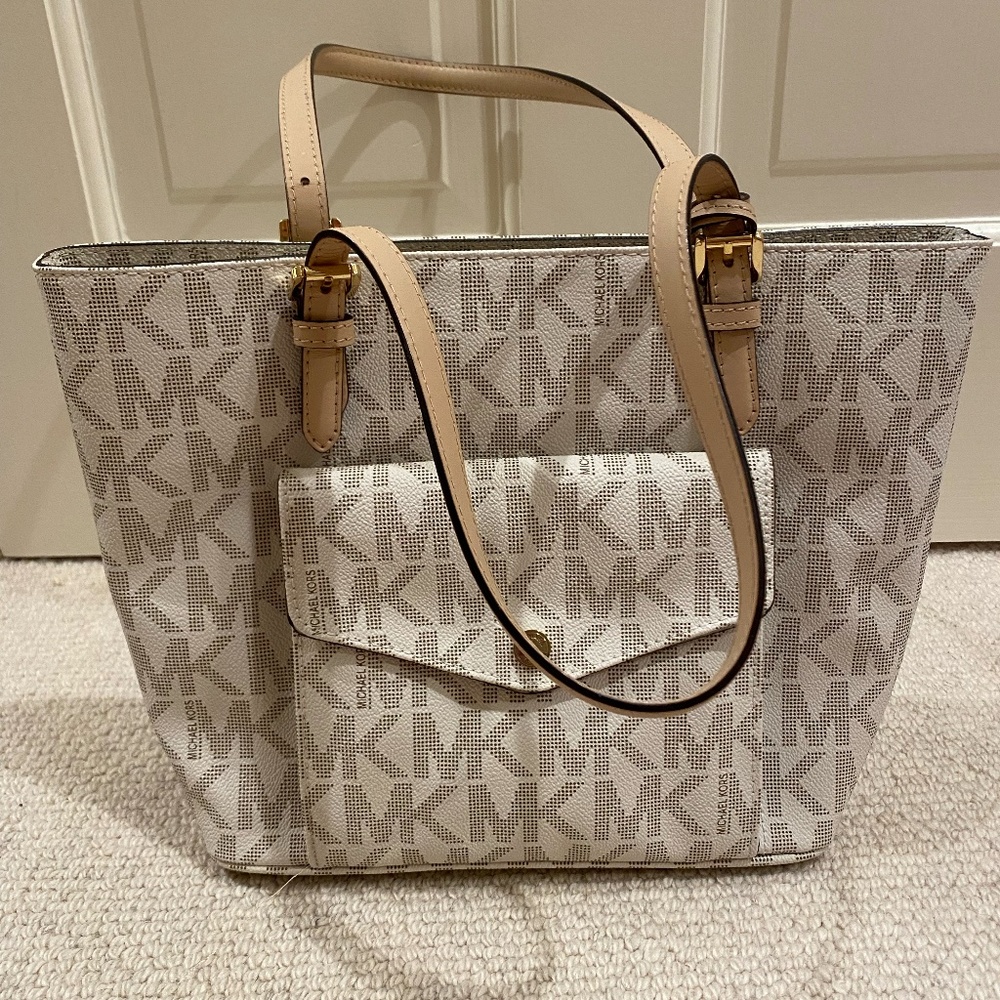 Michael Kors Jet Set Medium Tote